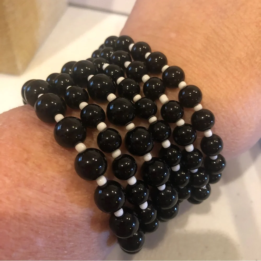 NWT Betsey Johnson Bracelet- stretch 6 strand black & white beaded w/ gold charm - Picture 5 of 10